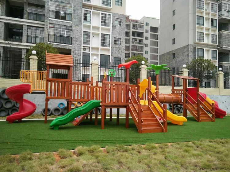 西安長(zhǎng)安區(qū)幼兒園戶外木質(zhì)滑梯案例