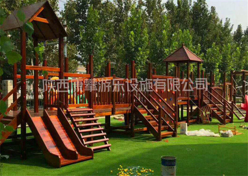 木質(zhì)滑梯 木質(zhì)滑梯