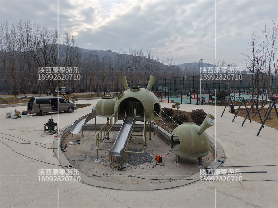 寶雞千陽縣公園多頭怪現(xiàn)場安裝