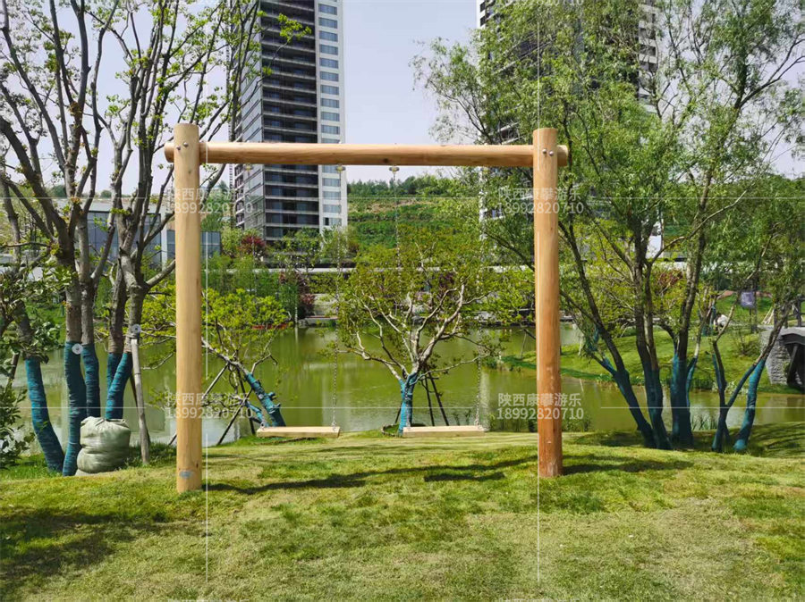 西安源邸湖濱小區(qū)木質(zhì)秋千定制案例