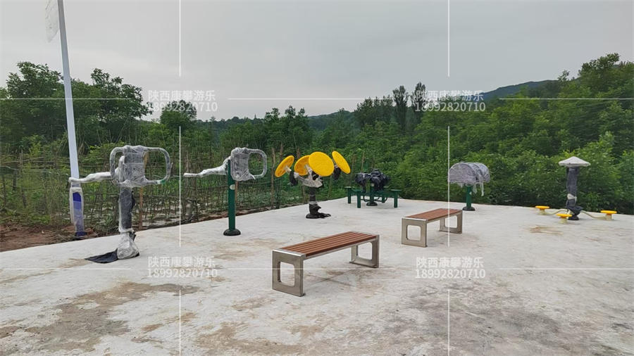 陜西延安市黃龍縣某小區(qū)健身器材案例